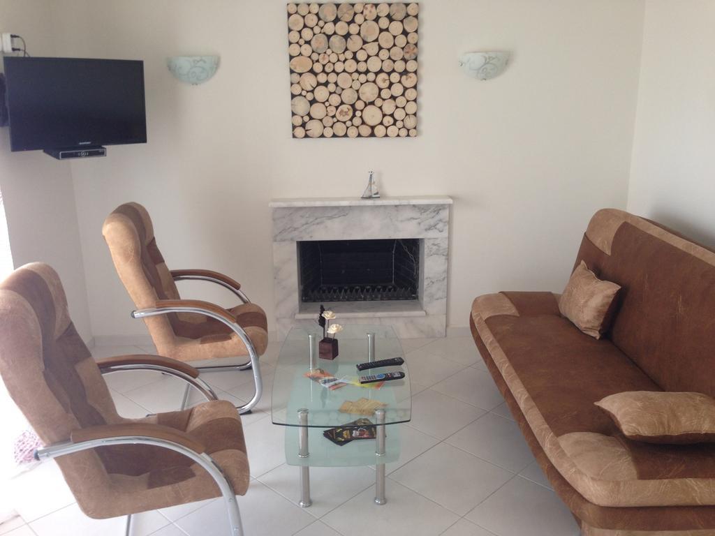 Case de vacanță Gennadi Home *